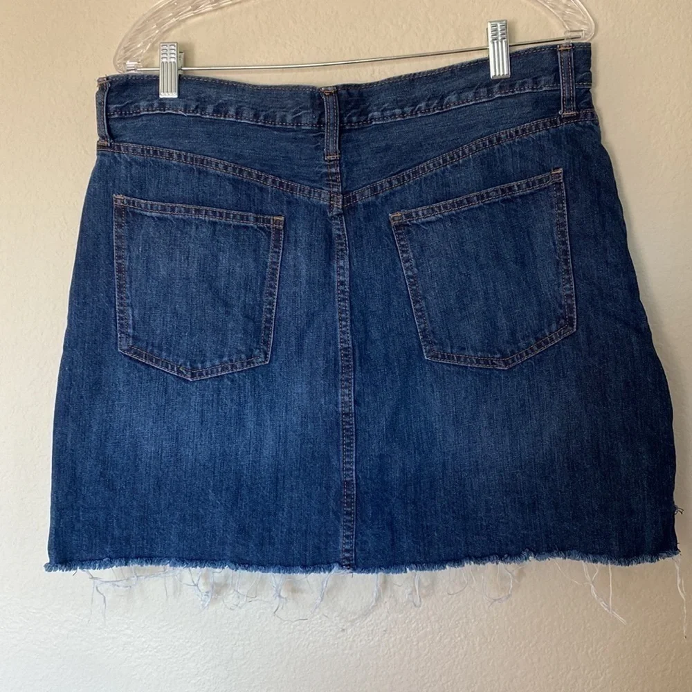 Gap denim button down mini skirt Sz 32 EUC